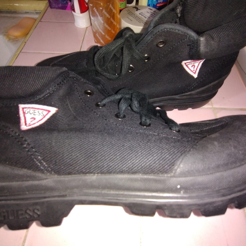 women's vintage size 5 Guess shoes